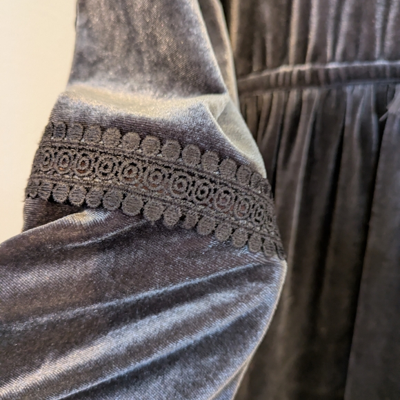 FLAW Chic Long Sleeve Velvet Dress in Charcoal - Picture 6 of 10